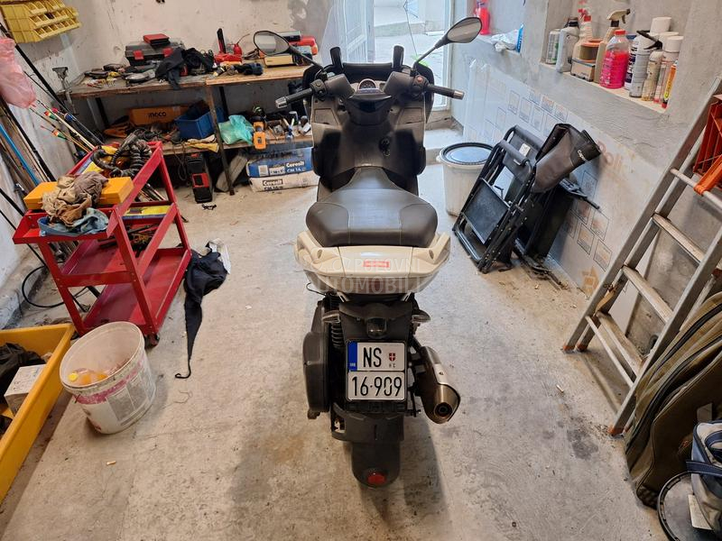 Aprilia SRMAX 300