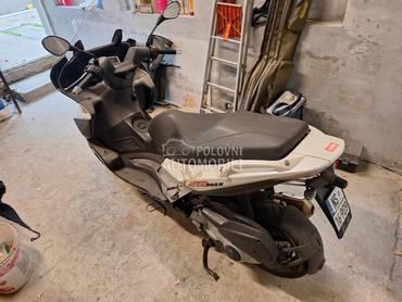 Aprilia SRMAX 300