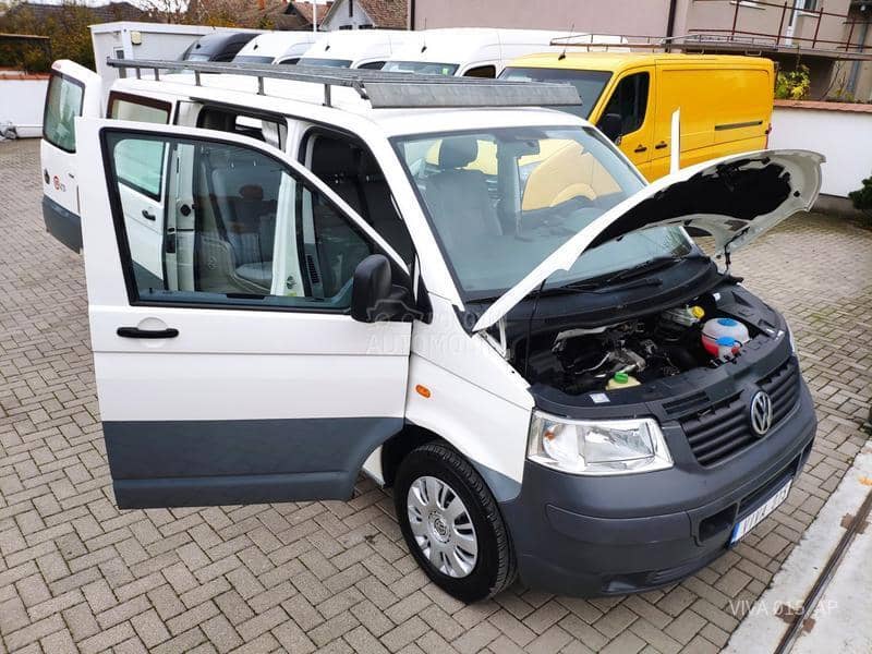 Volkswagen Transporter T5 1.9 TDI LONG 6SEDISTA