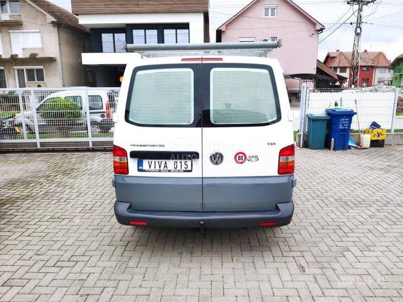 Volkswagen Transporter T5 1.9 TDI LONG 6SEDISTA