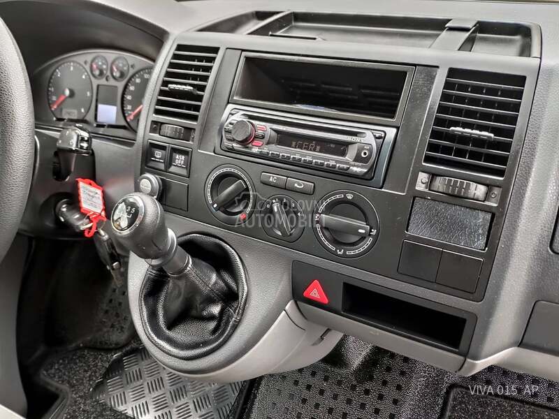 Volkswagen Transporter T5 1.9 TDI LONG 6SEDISTA