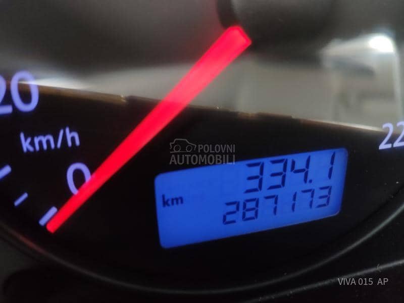 Volkswagen Transporter T5 1.9 TDI LONG 6SEDISTA