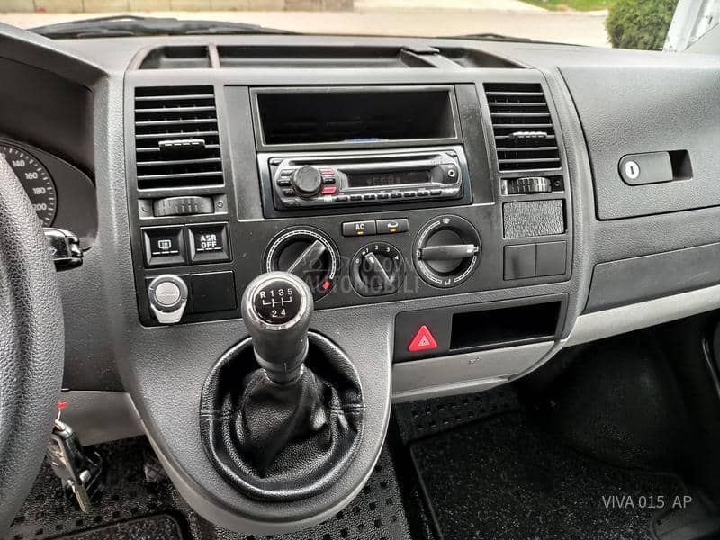 Volkswagen Transporter T5 1.9 TDI LONG 6SEDISTA