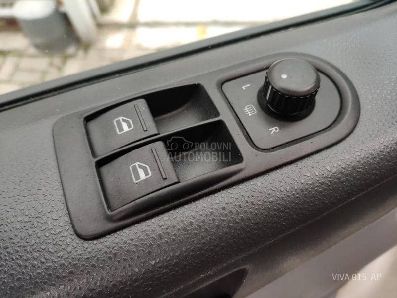 Volkswagen Transporter T5 1.9 TDI LONG 6SEDISTA