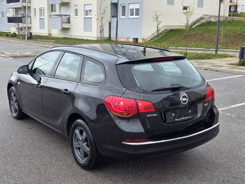 Opel Astra J 1.7 CDTI CH