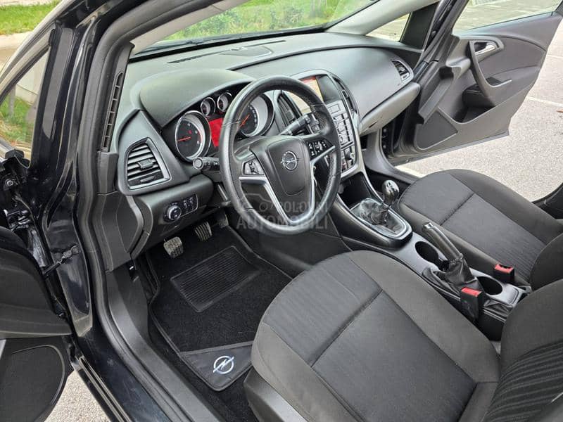 Opel Astra J 1.7 CDTI CH