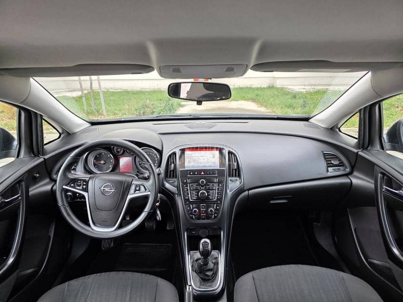 Opel Astra J 1.7 CDTI CH