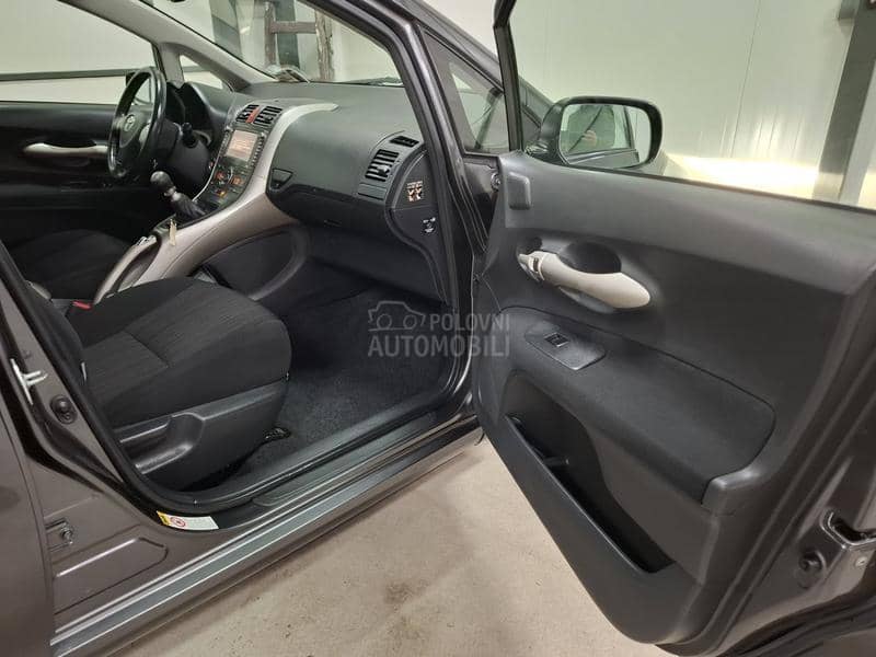 Toyota Auris 2.0D4D LUNA