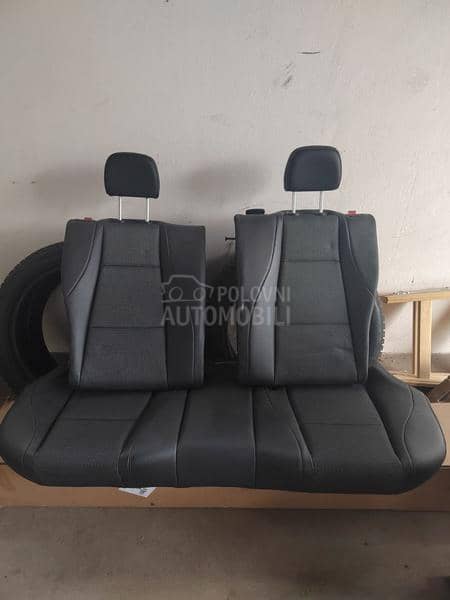 Sedista,prednja maska,znak