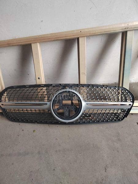 Sedista,prednja maska,znak