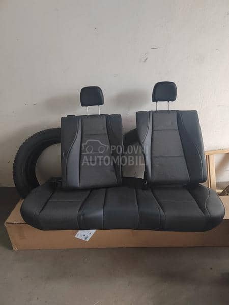 Sedista,prednja maska,znak