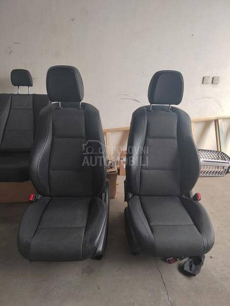 Sedista,prednja maska,znak