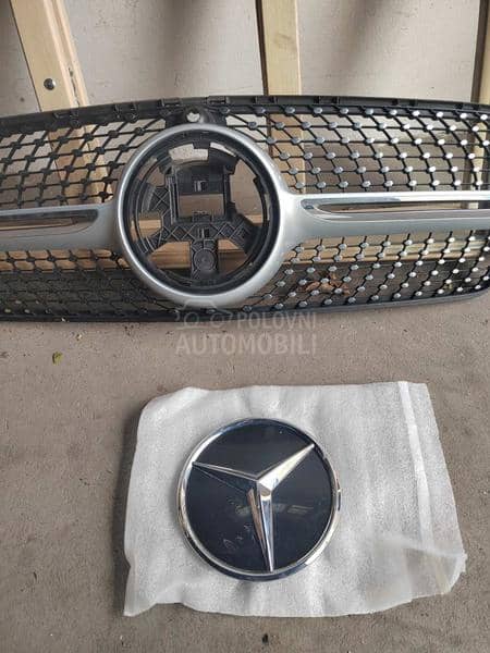 Sedista,prednja maska,znak