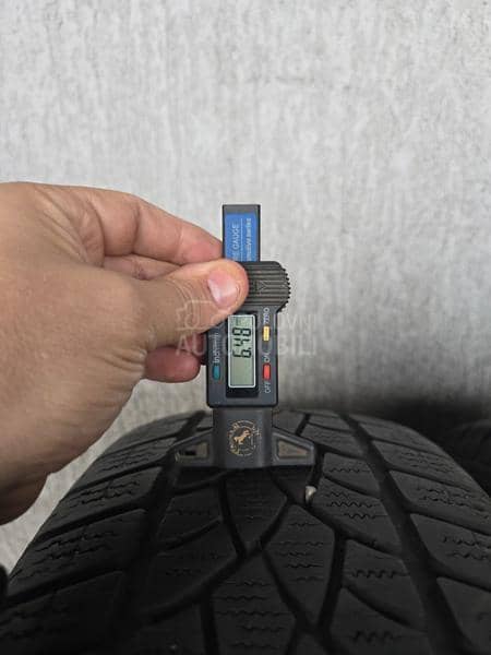 Dunlop 215/60 R17 Zimska