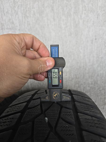 Dunlop 215/60 R17 Zimska