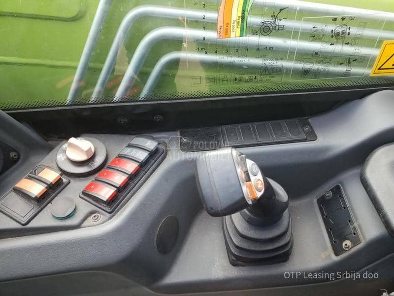 Claas Scorpion 741 sa kašikom