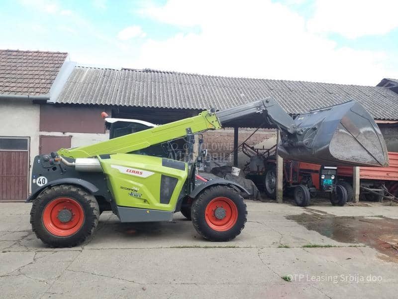 Claas Scorpion 741 sa kašikom