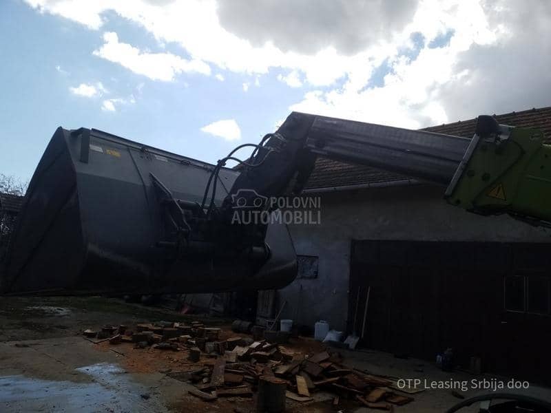 Claas Scorpion 741 sa kašikom