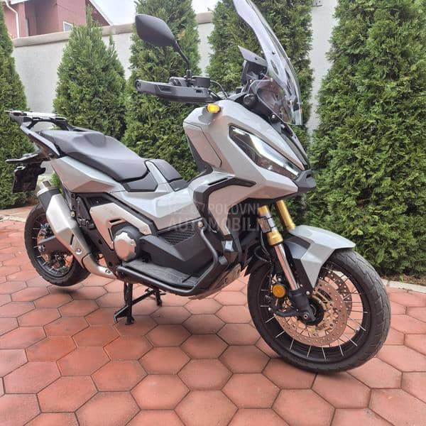 Honda x adv