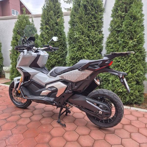 Honda x adv
