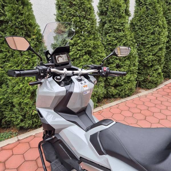 Honda x adv