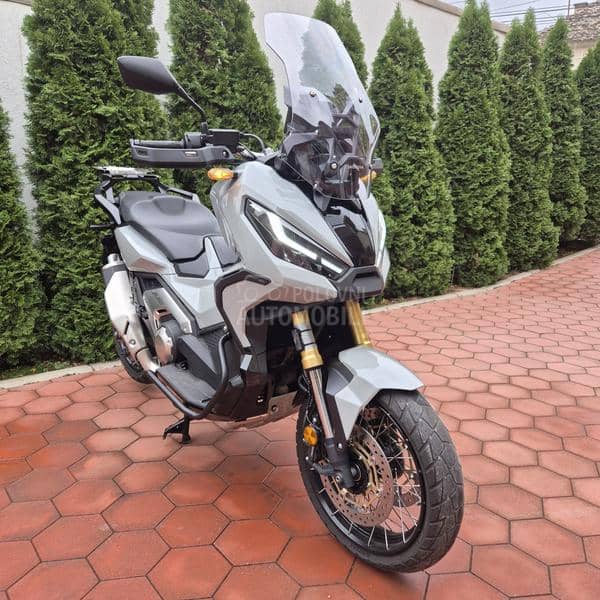 Honda x adv