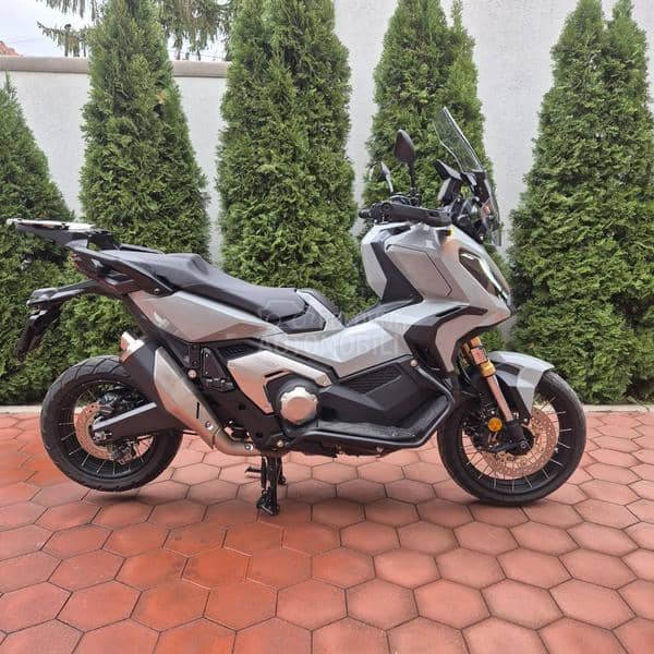 Honda x adv
