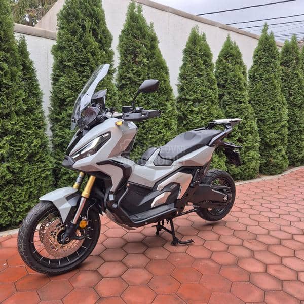 Honda x adv