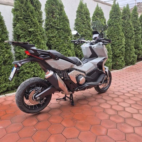Honda x adv