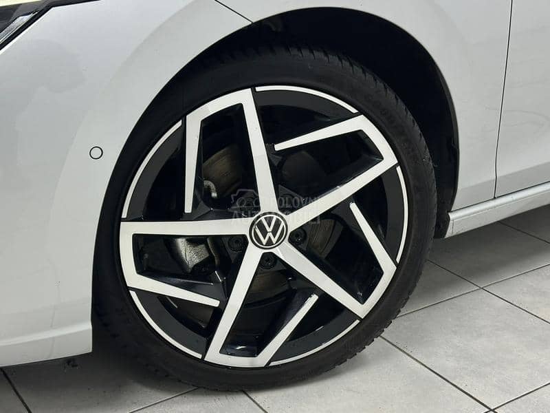 Volkswagen Golf 8 1.5 e TSI DSG LED