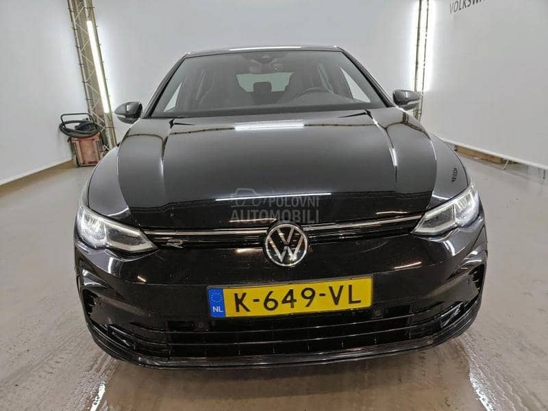 Volkswagen Golf 8 1.5 eTSI R-LINE AUT
