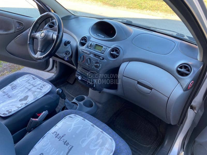 Toyota Yaris 1.0 vvt -i