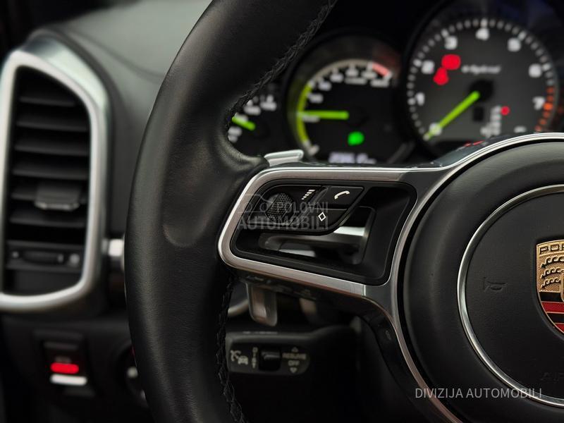 Porsche Cayenne S/Hybrid/Pano/360