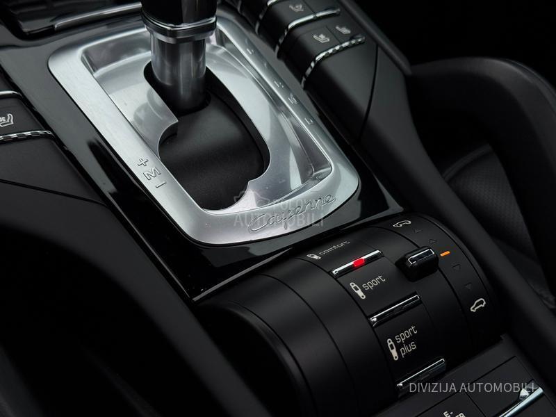 Porsche Cayenne S/Hybrid/Pano/360