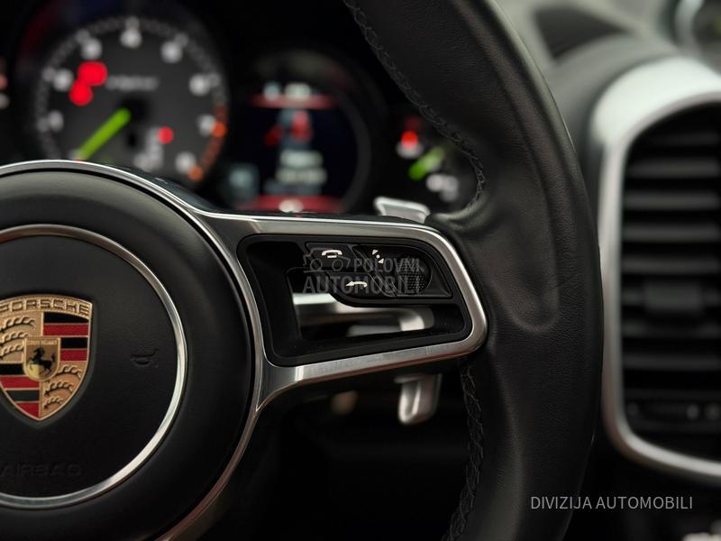 Porsche Cayenne S/Hybrid/Pano/360