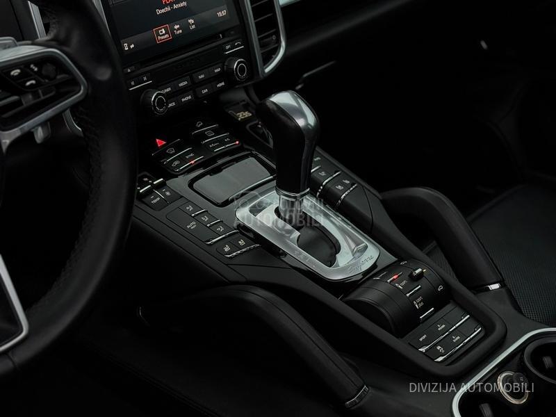 Porsche Cayenne S/Hybrid/Pano/360
