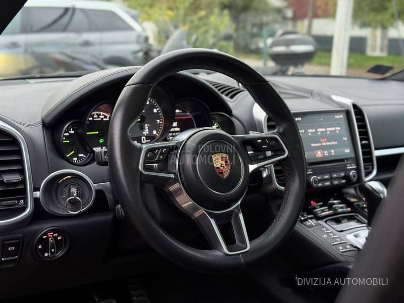 Porsche Cayenne S/Hybrid/Pano/360