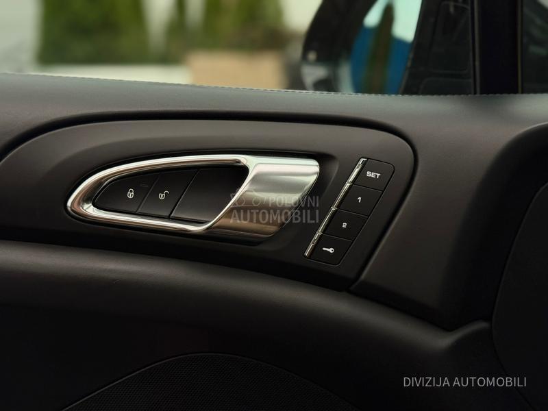 Porsche Cayenne S/Hybrid/Pano/360