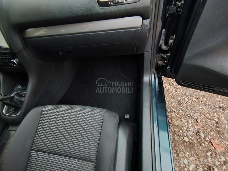 Volkswagen Golf 6 1.6  TDI NAV.