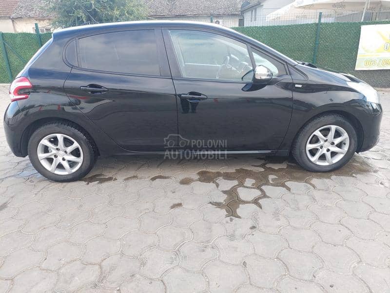 Peugeot 208 1.2B STYLE 5VR NOW