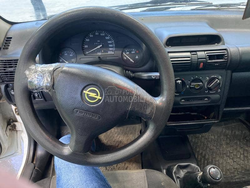 Opel Corsa B 1.0
