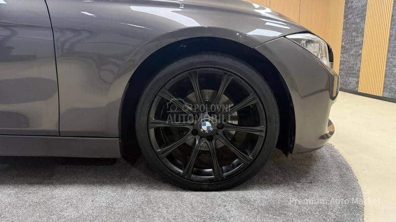 BMW 320 //2.0i//NAV.I//FUL