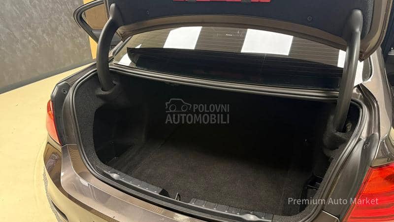 BMW 320 //2.0i//NAV.I//FUL