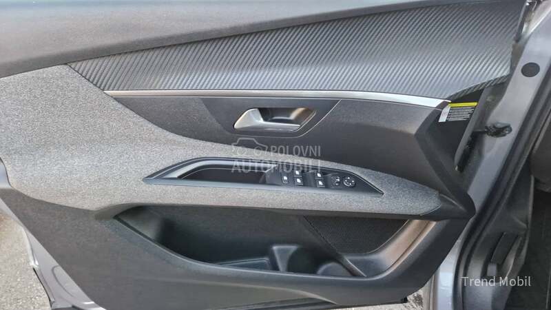 Peugeot 3008 1.2 Bussy AVTOMAT