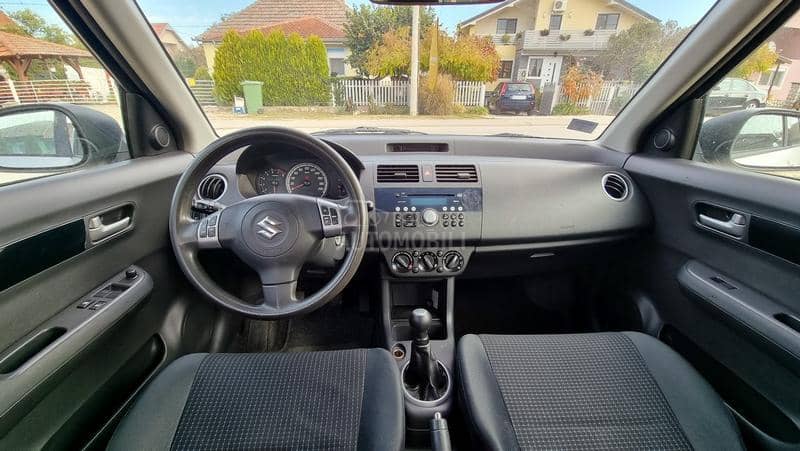 Suzuki Swift 1.3i