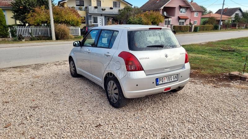 Suzuki Swift 1.3i