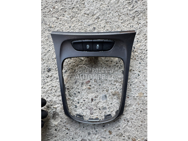 Plastika oko menjaca za Opel Astra K od 2016. do 2022. god.