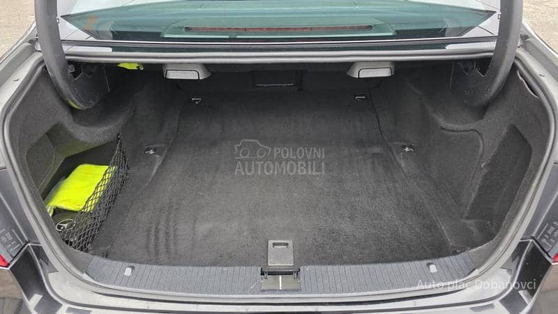 Mercedes Benz E 220 Avangarde, Xen,Šiber