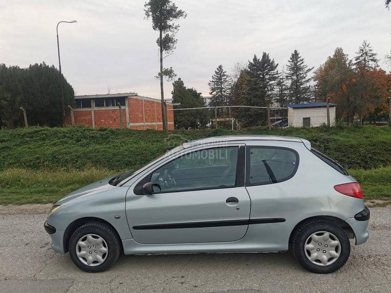 Peugeot 206 1.1