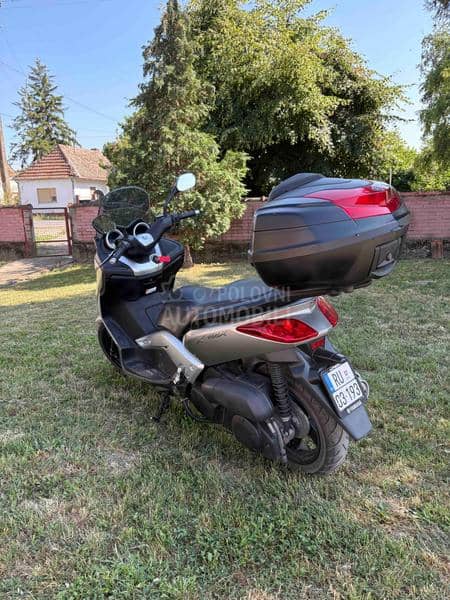 Yamaha X-MAX